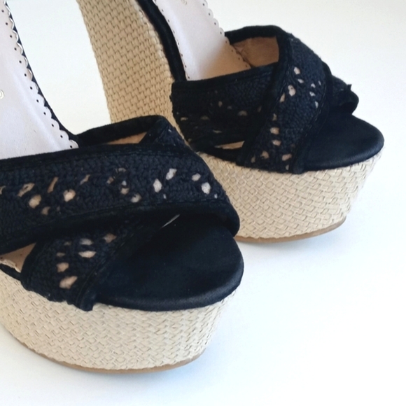 *Relisted* Chase & Chloe Women's Black Lace Criss Cross Toe Wedges Platforms 7 - Picture 11 of 16